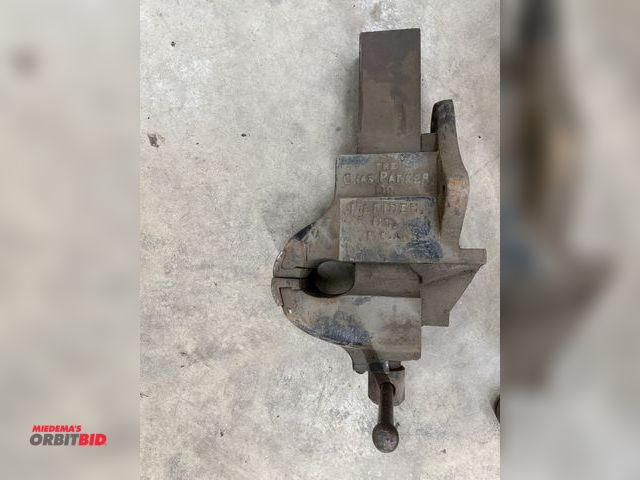 Lot 1-1387 - (1) Chas Parker heavy duty 6" bench vise, non-working condition (handle turns, but unit does not ope...