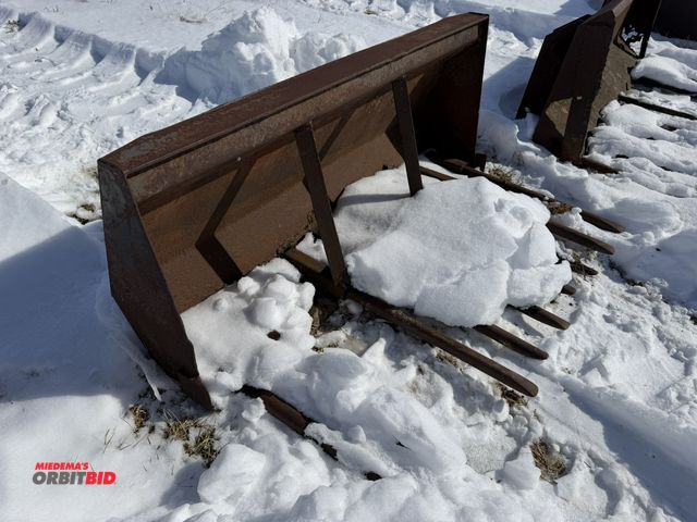 Lot 1-11557 - (1) 41" utility fork, utility tractor attachment, forks are approx. 60" long.