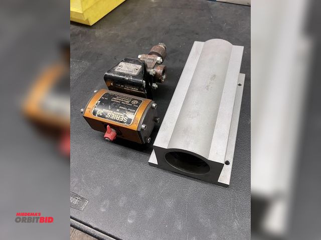 Lot 1-3525 - Large Pillow Block Bearing &amp; Pneumatic Actuator
