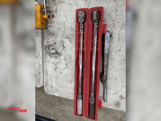 Lot 1-1424 - Lot including (2) Snap-On 1/2" drive torque wrenches, and (1) vintage Snap-On 1/2" drive torque wren...