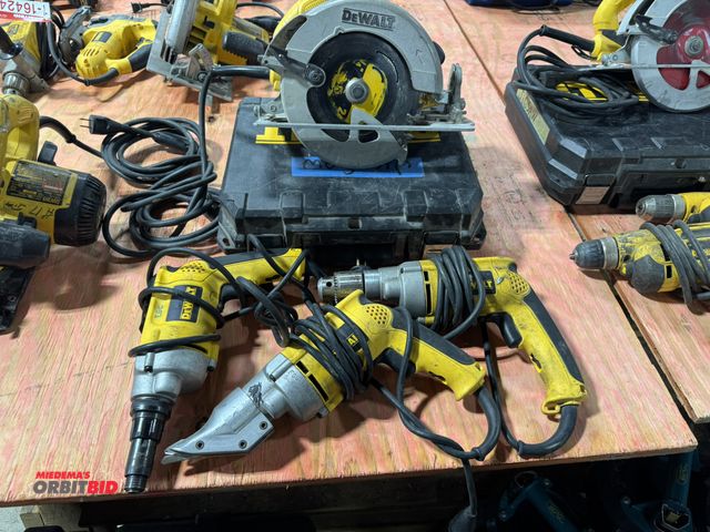 Lot 1-16426 - Lot of assorted DeWalt power tools, includes (1) 7 1/4" circular saw, model DWE575, (1) Versa Clutch...