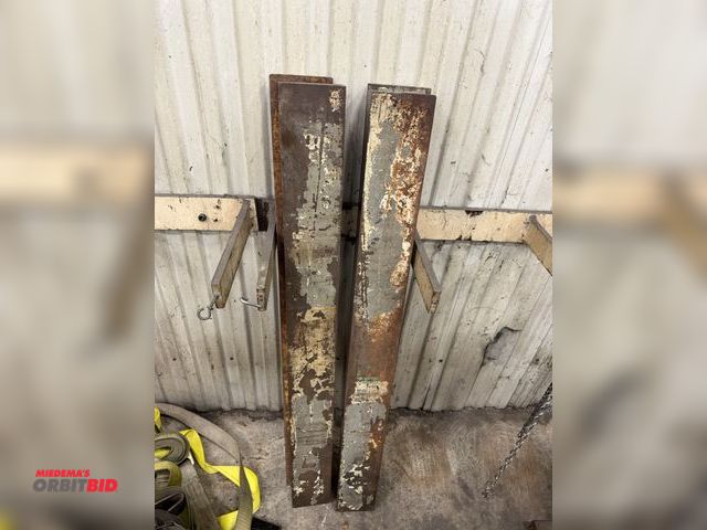 Lot 1-15373 - Lot of (4) heavy duty steel 4" x 2" x 40.5".