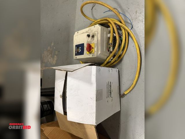 Lot 1-18615 - (1) Saftronics, model S10, AC drive, 1.5 KW, 2 HP motor, input 200 to 240V, single phase, output 3 p...
