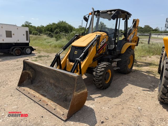 Lot 1-9600 - (1) 2022 JCB, model 3CXR14L4CE, back hoe loader, 71 HP diesel engine, hydrostatic transmission, 4WD,...