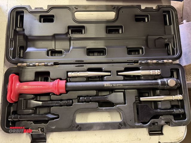 Lot 1-18198 - (1) T &amp; E, #A772A, 8-piece interchangeable long reach chisel and punch set with high-impact plas...