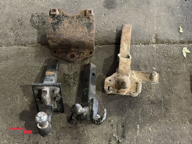 Lot 1-1135 - (1) 2" x 2" hitch receiver with 2" ball, (1) 2" x 2" hitch receiver with interchangeable ball size (...