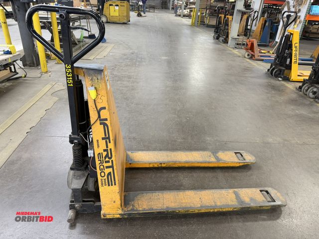 Lot 1-17351 - (1) Lift Rite Ergo Nomic 3000, 12V electric pallet jack, with a Vulcan, model SM 12/10BT3, onboard b...