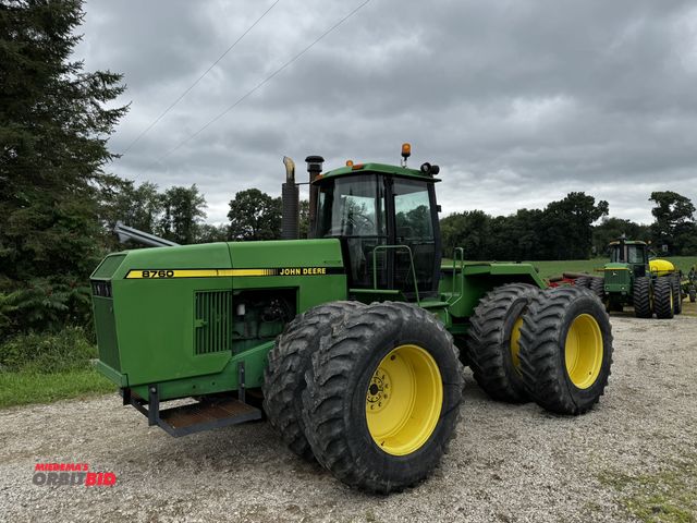 Lot 1-6886 - (1) John Deere 8760 4WD articulated tractor, 20.8R38 tires, Product ID # RW8760H001143, (3) remotes,...