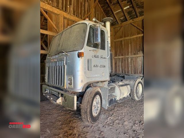 Lot 1-18259 - 1982 GMC Astro Day Cab Engine: 350 Cummins with 10 speed Transmission