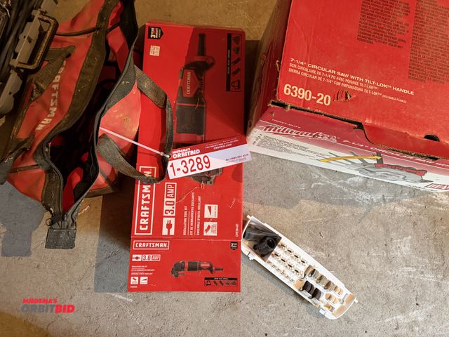 Lot 1-3289 - Lot of Craftsman electric grinder, Milwaukee 7-1/4" circular saw, and dremel tool