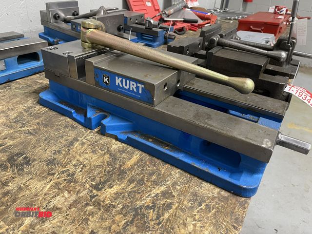 Lot 1-19345 - (1) Kurt 8" machinists vise with handle.