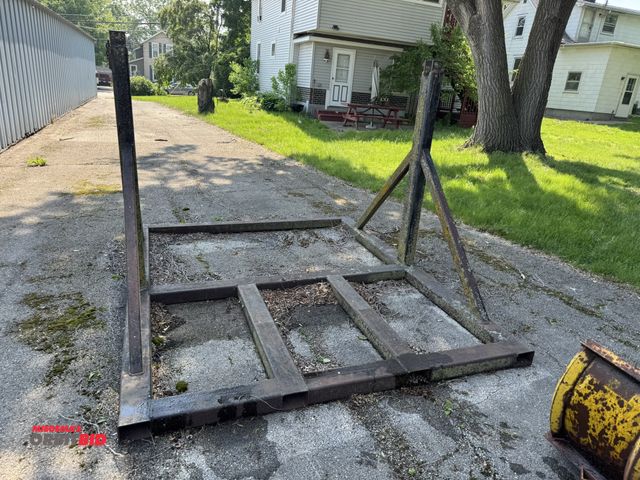 Lot 1-6437 - (1) Reel spool stand, 10' long x 98" wide x approx. 73", stand has fork pockets, winning bidder resp...