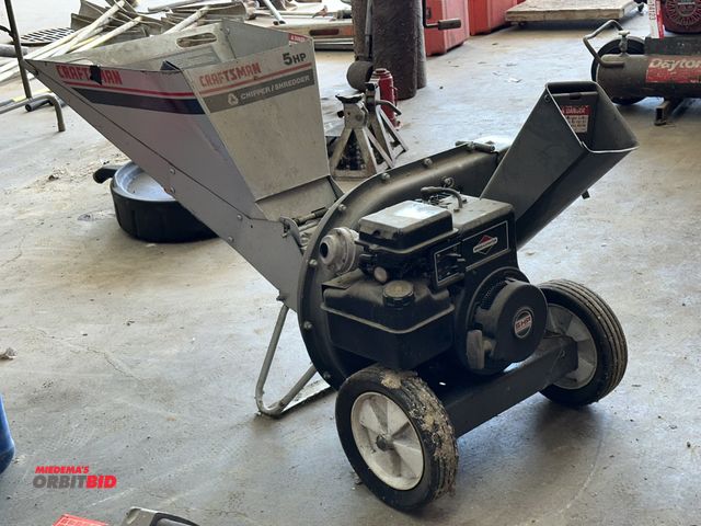 Lot 1-14124 - (1) Craftsman 5 HP chipper/shredder with a Briggs &amp; Stratton gas engine (engine is seized, unit ...