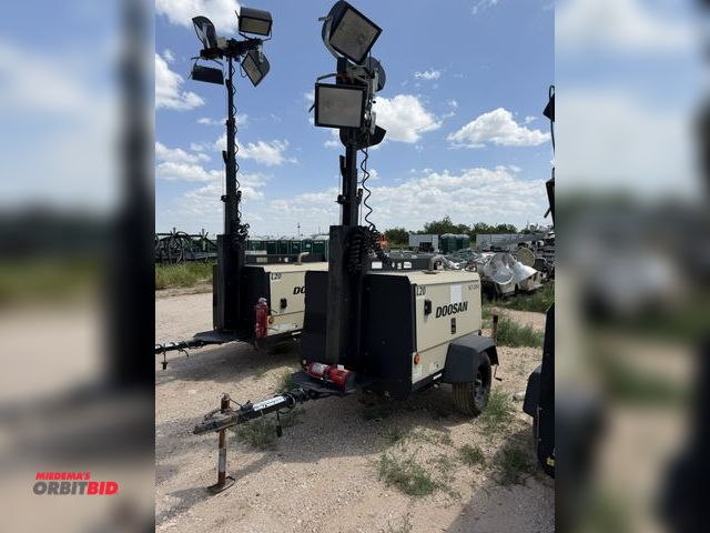 Lot 1-9507 - (1) 2016 Doosan L20 light tower, 4-cylinder diesel engine, 4 light extendable tower with hand crank,...