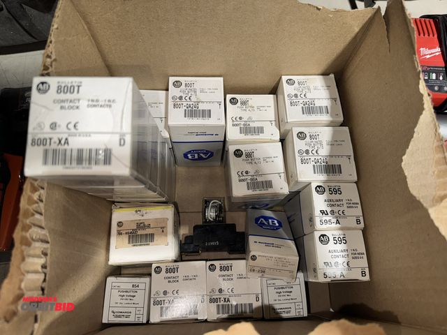 Lot 1-4197 - Large lot of assorted Allen Bradley items, includes Bulletin 800T contact blocks, Bulletin 800 push ...
