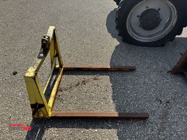 Lot 1-6769 - (1) 3 pt. fork attachment, 36" long x 2" wide, 25.5" on center.