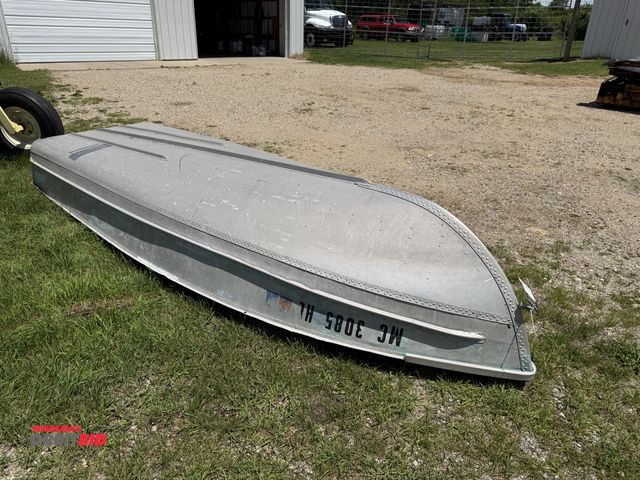 Lot 1-102589 - (1) Aluminum 14' boat with oars
