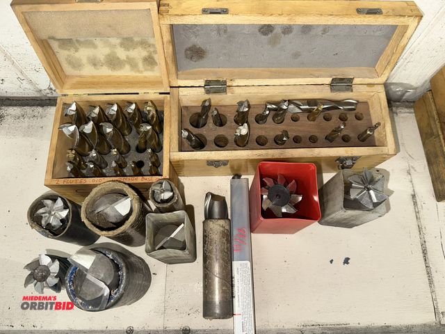 Lot 1-17703 - Lot of assorted cutting tools.