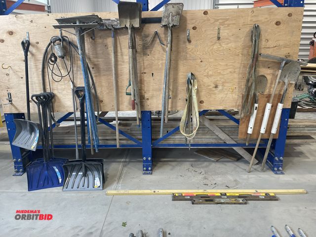 Lot 1-18834 - Large lot of assorted square shovels, (3) 20" concrete come-alongs, (4) 20" combo snow and shovel pu...