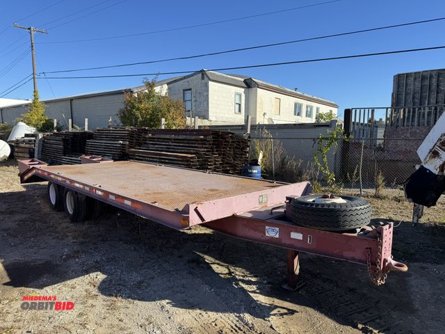 Lot 1-18273 - 1989 Trail King K20-2400 Equipment Trailer heavy duty, tandem axle, 25,900 lb. GVWR, 24' with 19' be...