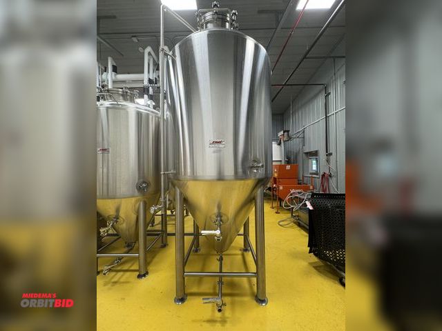 Lot 1-14699 - (1) DME Brewing Solutions 20 BBL glycol jacketed insulated fermentation vessel, S/N B5200-31B, winni...