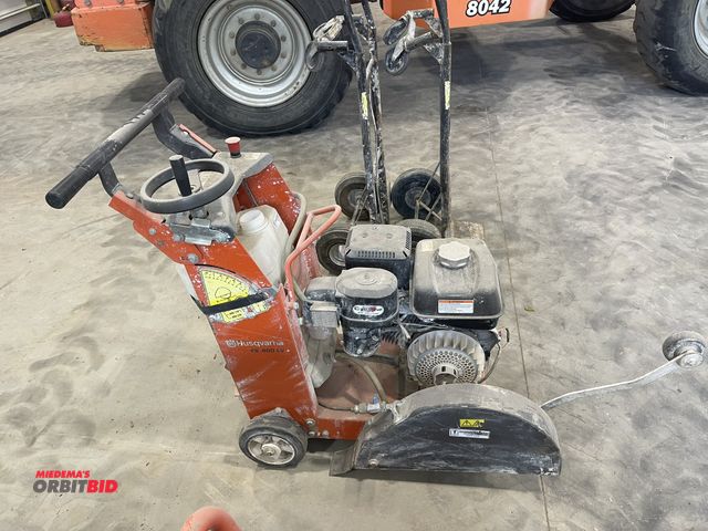 Lot 1-18822 - (1) Husqvarna, model FS400LV, walk behind concrete saw, for parts or repair, missing pull string.