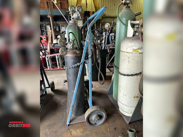 Lot 1-16176 - (1) oxygen/acetylene torch cart with approx. 10' of hose, torch, regulators and torch heads, tanks n...