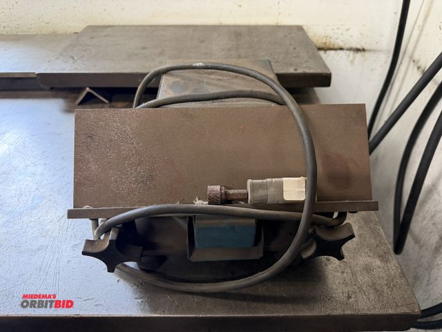 Lot 1-6452 - (1) Bur-Beaver, model BB-920, 115V, single phase deburring and beveling machine, S/N 90141.