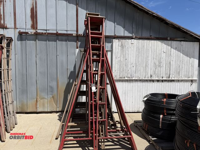 Lot 1-102575 - (10) Wooden orchard ladders, 10' and 9'