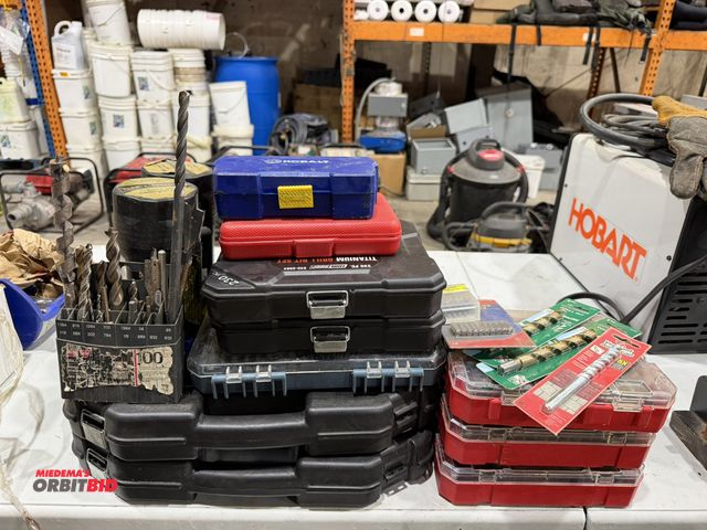 Lot 1-18609 - Large lot of assorted drill bits, and wood bits.