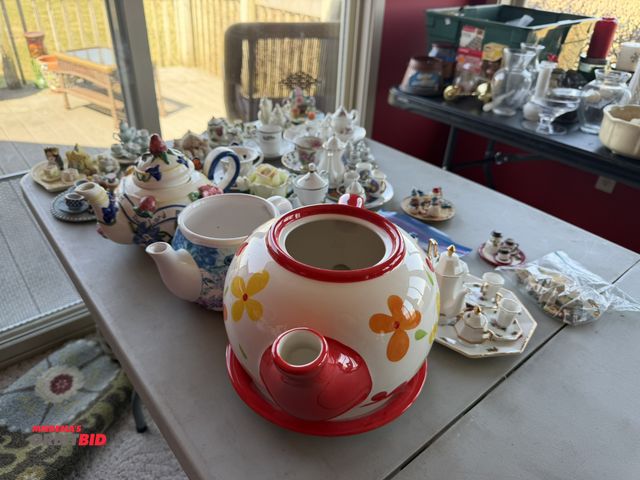 Lot 1-19174 - Large lot of tea pots, tea sets, various sizes.