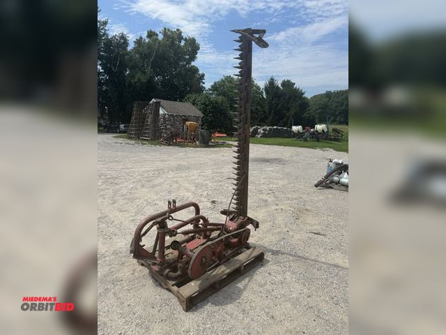 Lot 1-7030 - (1) Massey Ferguson 7' sickle bar mower, 3pt attachment, 540 PTO shaft