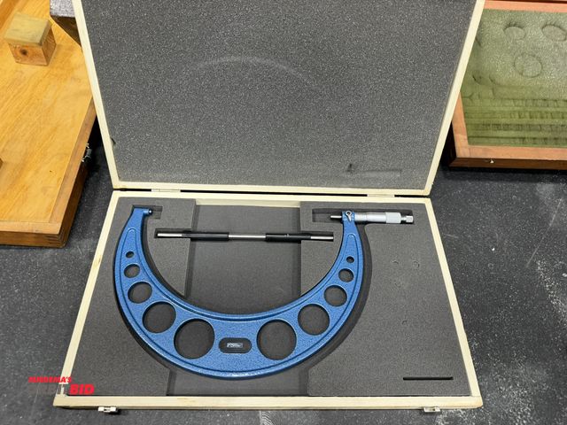 Lot 1-15191 - (1) Fowler 9"-10" micrometer with case.