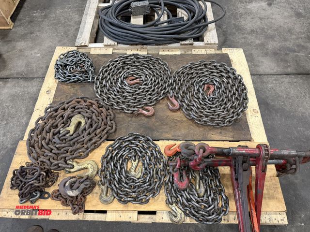 Lot 1-6483 - (2) 10' chains, (2) 20' chains, (4) ratcheting binders, (1) 12' x 1/2" chain, and more.