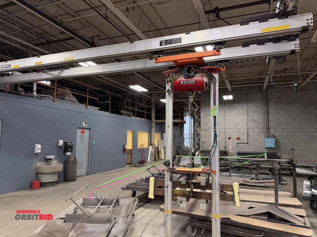 Lot 1-17324 - (1) Knight ceiling mounted air lift hoist, 1100 lb. capacity, includes Knight 100 PSI, 700 lb. capac...