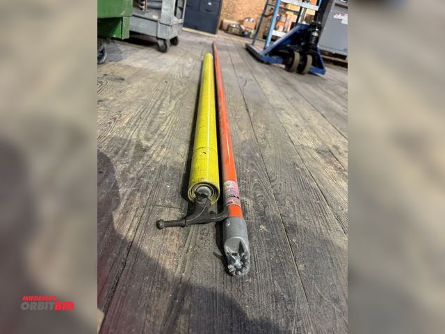 Lot 1-4314 - (1) Hubbell Chance, model H1760-10, fiberglass disconnect stick, and (1) collapsible fiberglass hot ...