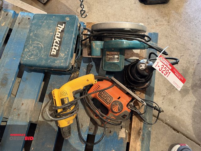 Lot 1-3291 - Lot of circular saw, electric drill, electric scroll saw, and electric grinder