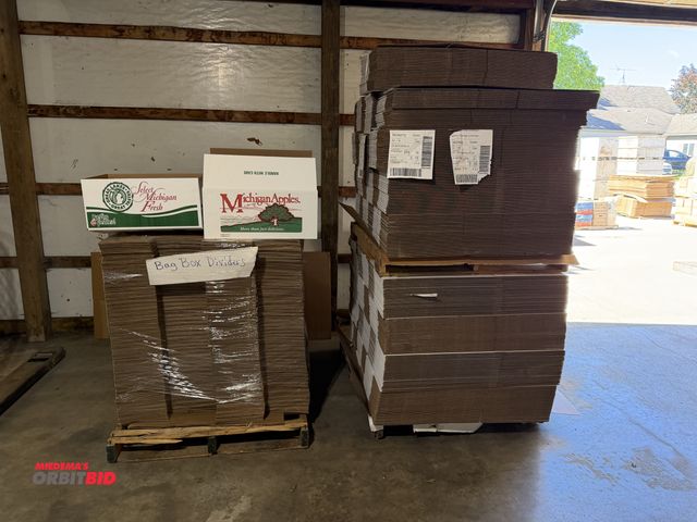 Lot 1-102532 - Lot of bag boxes with lids and dividers, three skids total