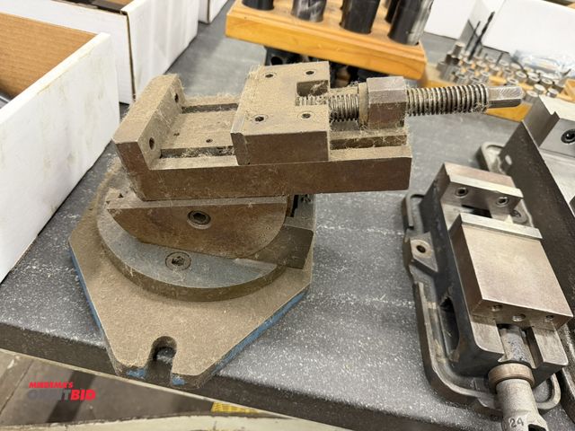 Lot 1-1725 - (1) 4" precision angle vise.