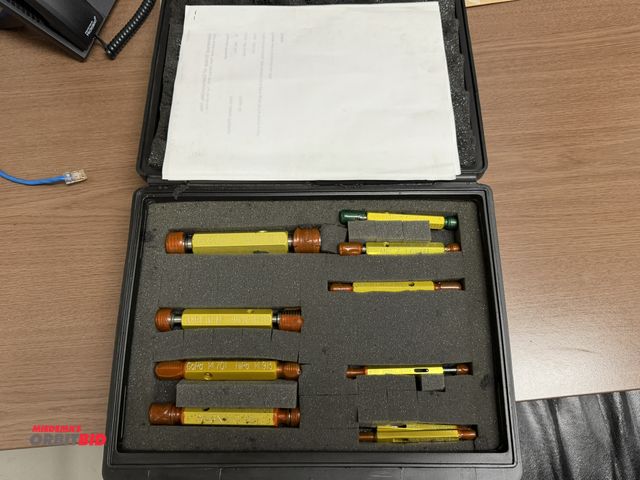 Lot 1-12529 - (1) metric thread gauge set with plastic case.