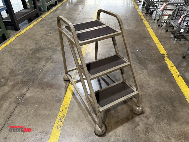 Lot 1-5200 - (1) 3-step rolling step ladder.