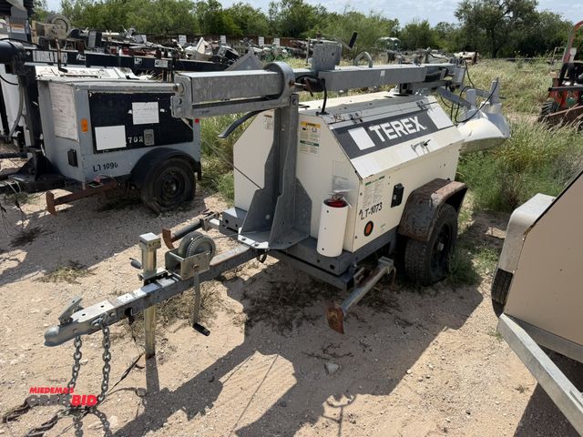 Lot 1-9513 - (1) 2012 Terex RL4 light tower, 3-cylinder diesel engine, 4-light extendable tower, hand crank, moun...