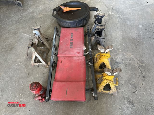 Lot 1-14141 - Lot including (1) Craftsman automotive creeper, (2) Wilmar 3-ton capacity jack stands, (2) Craftsman...
