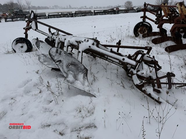 Lot 1-10429 - (1) unknown brand, 4-bottom plow, no visible S/N or ID tag.