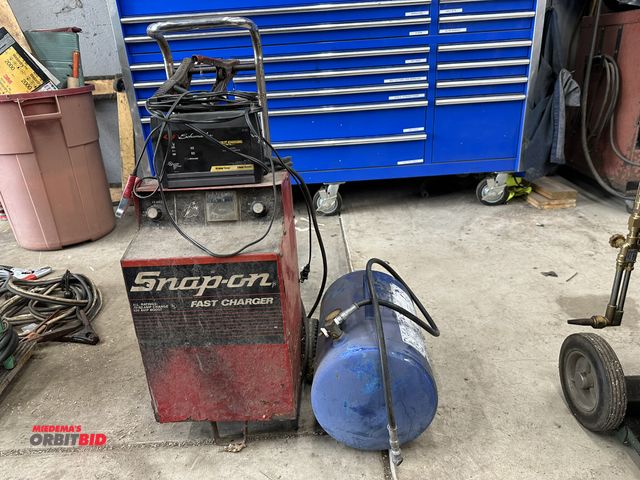 Lot 1-531 - (1) Snap-On fast charger battery charger, and (1) Schumacher built for charging 10 amp charger, and ...
