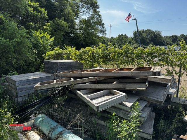 Lot 1-14274 - Large lot of assorted wood concrete forms, includes sizes 66" x 24", 84" x 24", (14) 48" x 48", and ...