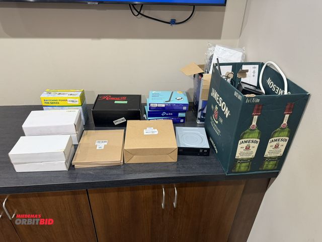 Lot 1-11270 - Lot of assorted electronics, includes (3) TP Link AC600 high gang wireless dual band USB adapters, R...