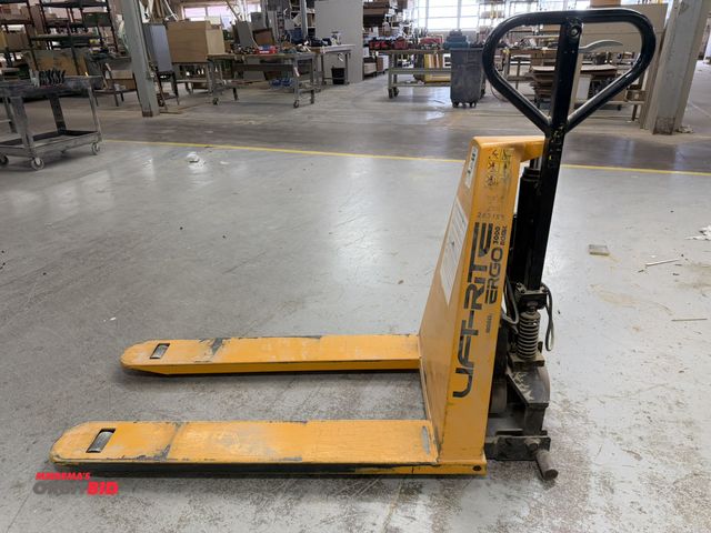 Lot 1-16282 - (1) Lift-Rite, model ERGO3000, 12V, 3000 lb. capacity electric pallet jack, with Vulcan, model SM12/...