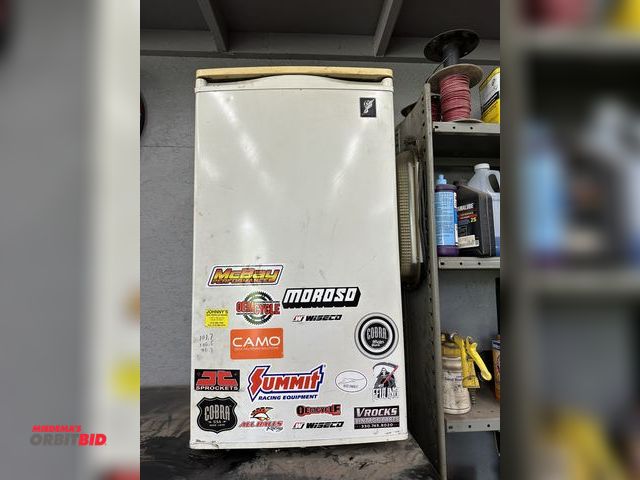 Lot 1-537 - (1) General Electric mini-fridge, 19" width x 17.5" depth x 33.5" height.