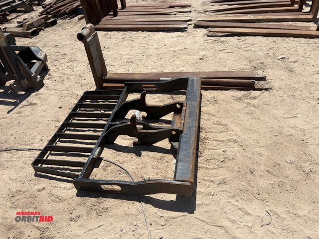 Lot 1-18297 - (1) Universal forklift / telehandler fork attachment, 52" wide with 72" long forks, includes bar